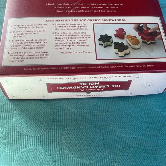 Williams Sonoma Jack Frost & Friends Ice Cream Sandwich Molds - Picture 3 of 4
